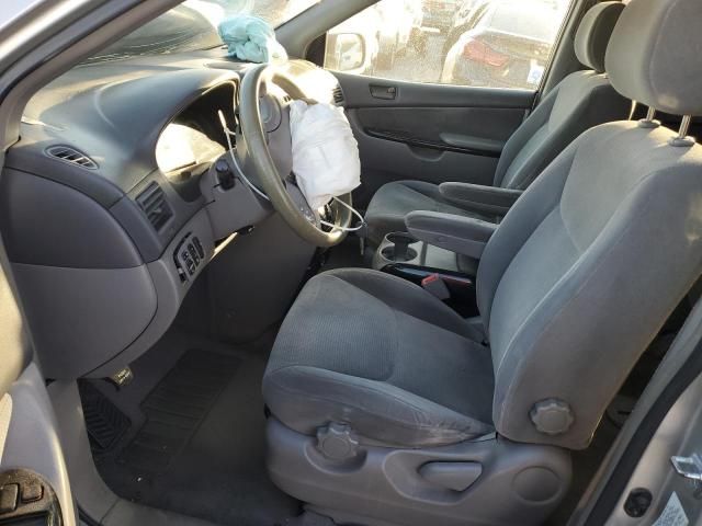 2004 Toyota Sienna CE