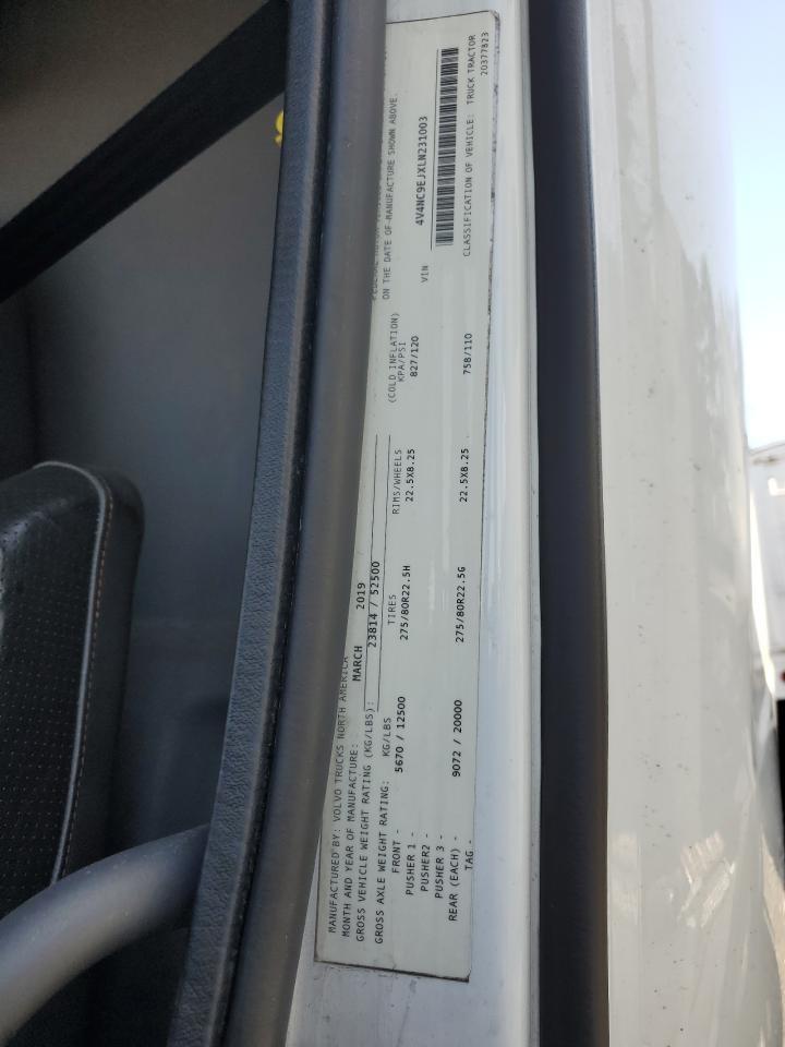 2020 Volv O VN Semi Truck