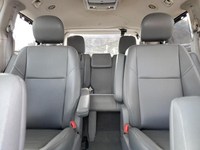 2011 Volkswagen Routan SE