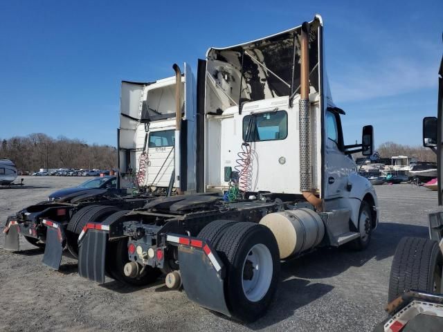 2013 Kenworth Construction T680