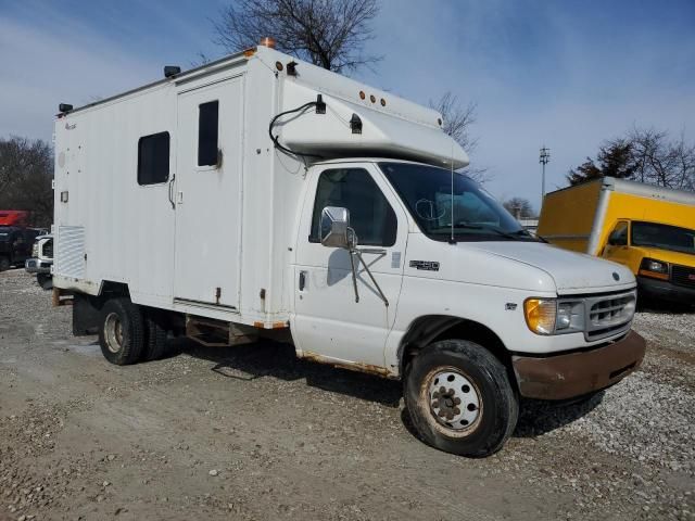 2000 Ford Econoline E450 Super Duty Cutaway Van