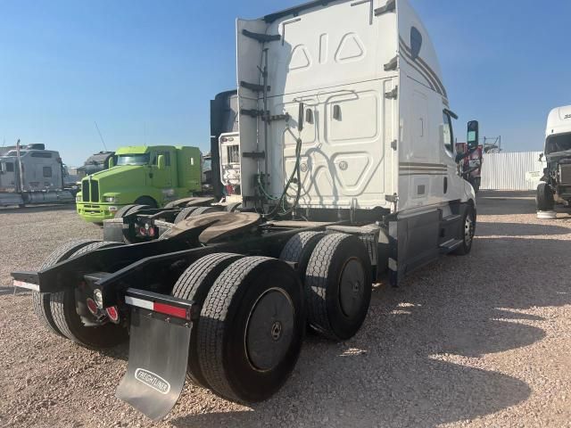 2020 Freightliner Cascadia 126