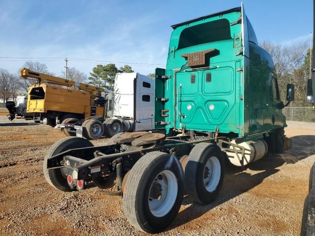 2015 Freightliner Cascadia Semi Truck