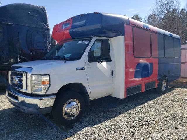 2015 Ford Econoline E450 Super Duty Cutaway Van