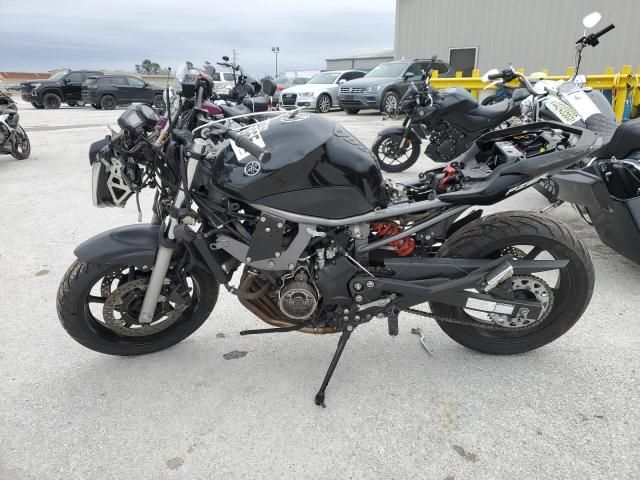 2009 Yamaha FZ6 R