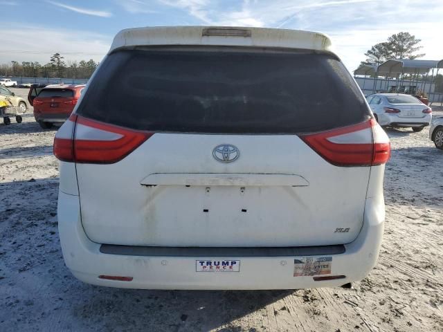 2016 Toyota Sienna XLE