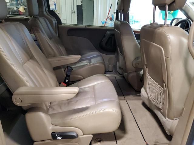 2013 Chrysler Town & Country Touring L