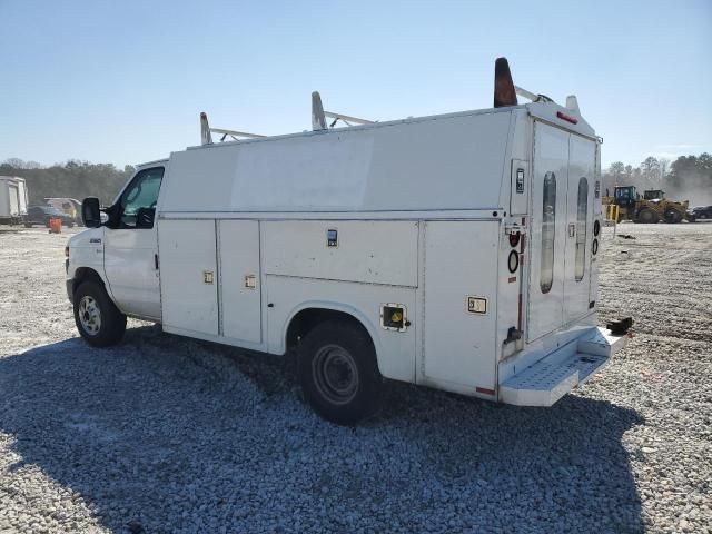 2012 Ford Econoline E350 Super Duty Cutaway Van