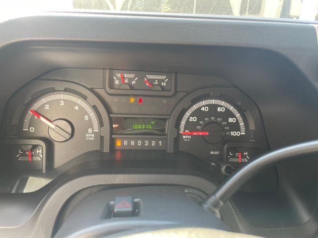 2012 Ford Econoline E450 Super Duty Cutaway Van
