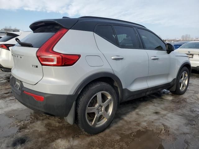 2022 Volvo XC40 T5 R-Design