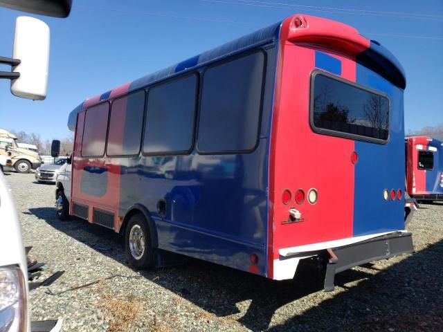 2015 Ford Econoline E450 Super Duty Cutaway Van