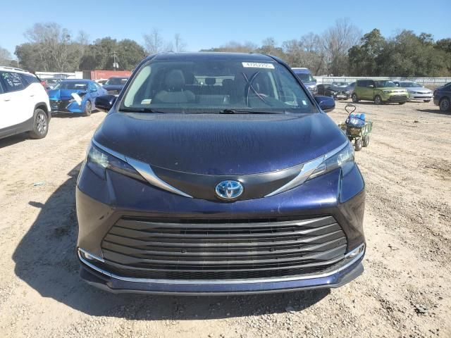 2024 Toyota Sienna XLE