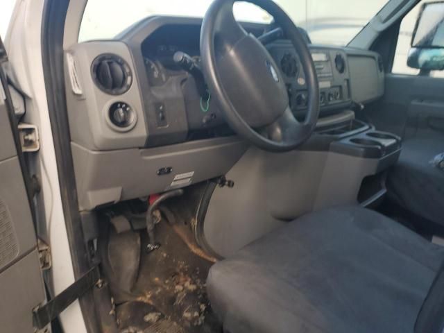 2019 Ford Econoline E450 Super Duty Cutaway Van