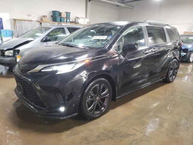 2022 Toyota Sienna XSE