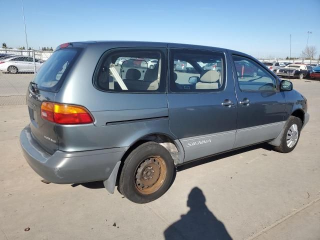 1999 Toyota Sienna CE