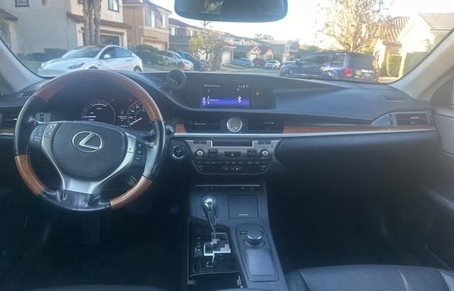 2015 Lexus ES 300H