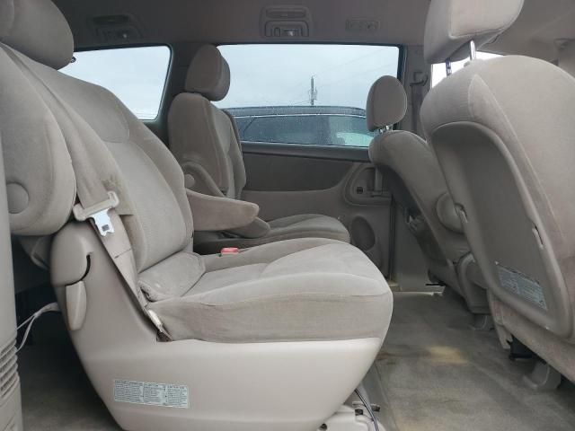 2005 Toyota Sienna CE