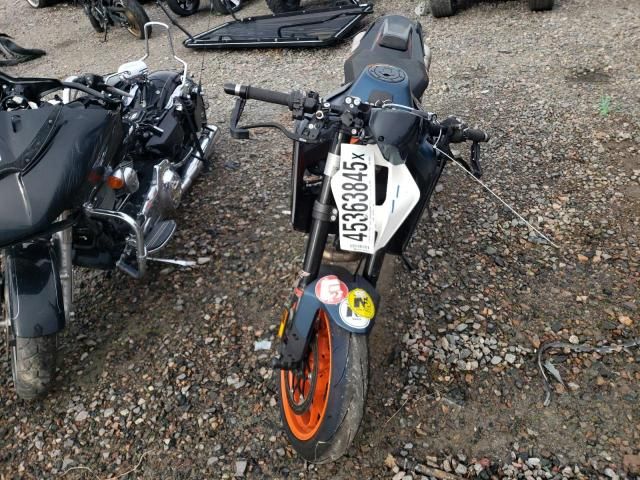 2023 KTM 890 Duke R