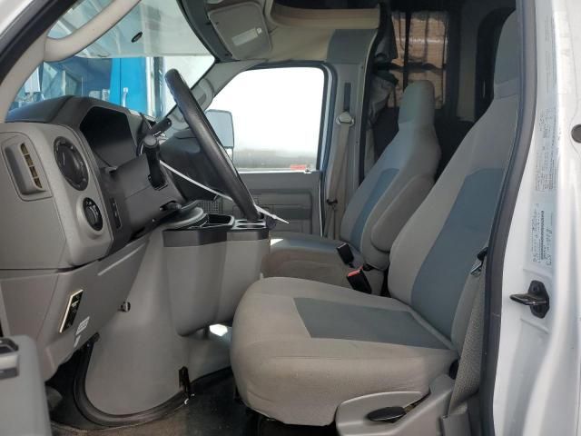 2017 Ford Econoline E350 Super Duty Cutaway Van