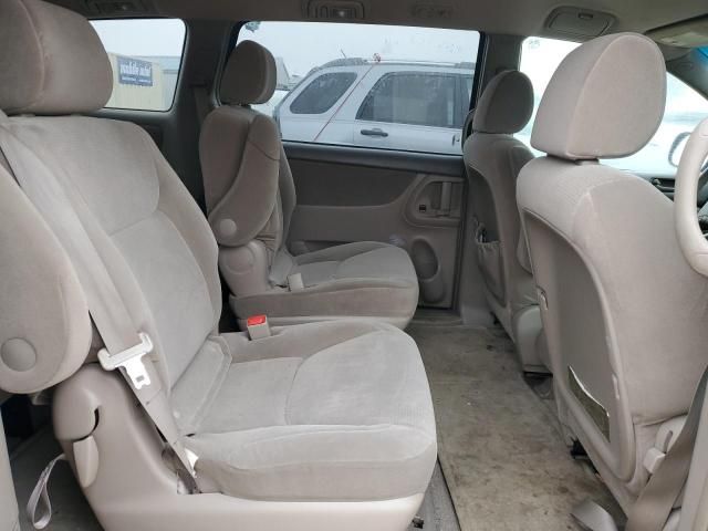 2005 Toyota Sienna CE