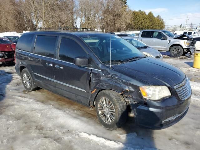 2014 Chrysler Town & Country Touring L
