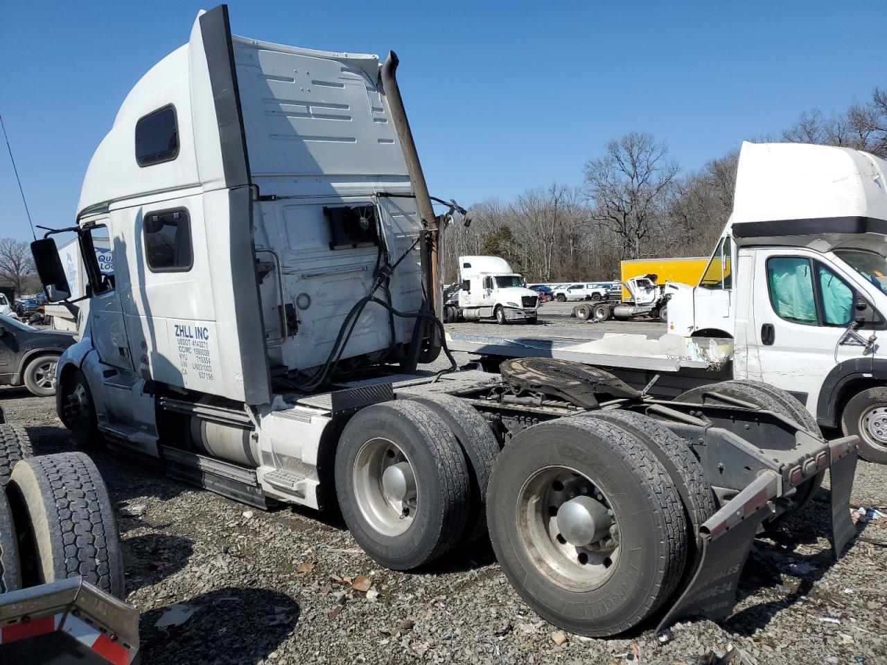 2020 Volv O VN Semi Truck