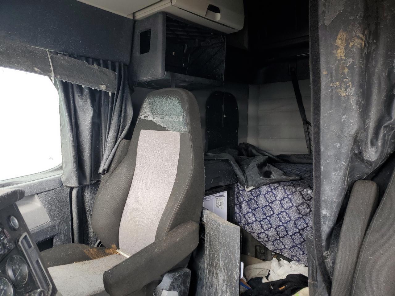 2020 Freightliner Cascadia 126