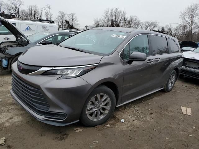 2023 Toyota Sienna LE