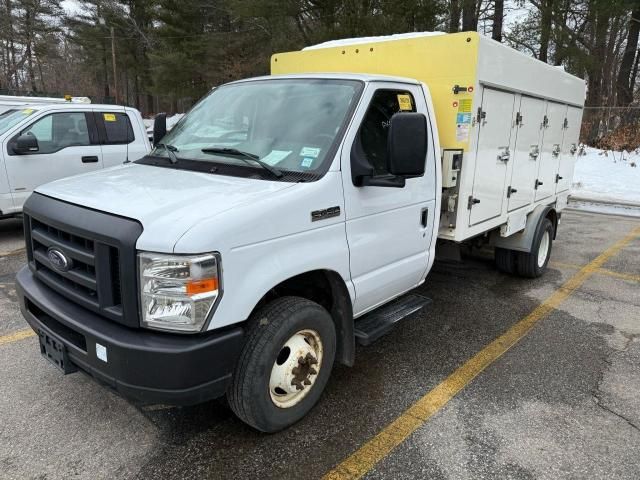 2019 Ford Econoline E450 Super Duty Cutaway Van