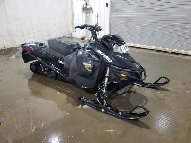 2018 Skidoo 2018 Skidoo Snowmobile