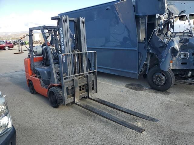 2004 Nissan Forklift