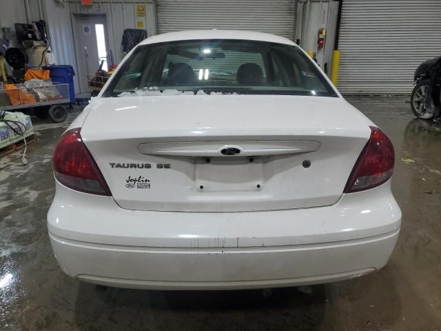 2004 Ford Taurus SE