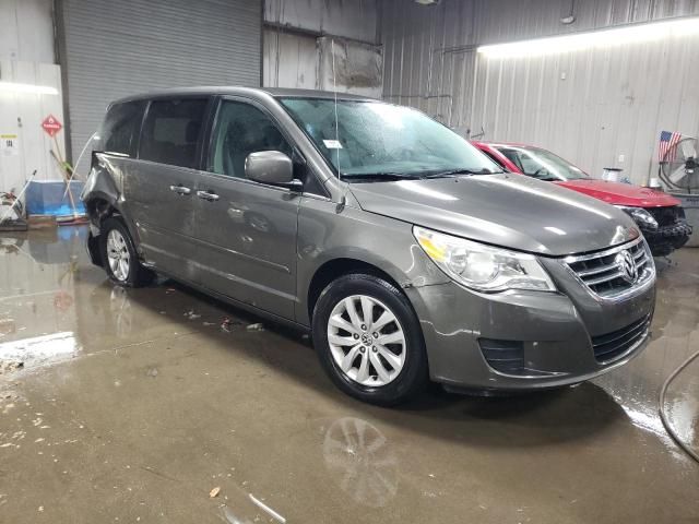 2010 Volkswagen Routan SE