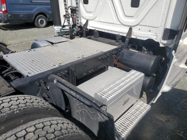 2014 Freightliner Cascadia 125