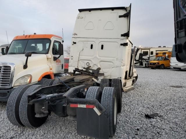 2021 Freightliner Cascadia 126