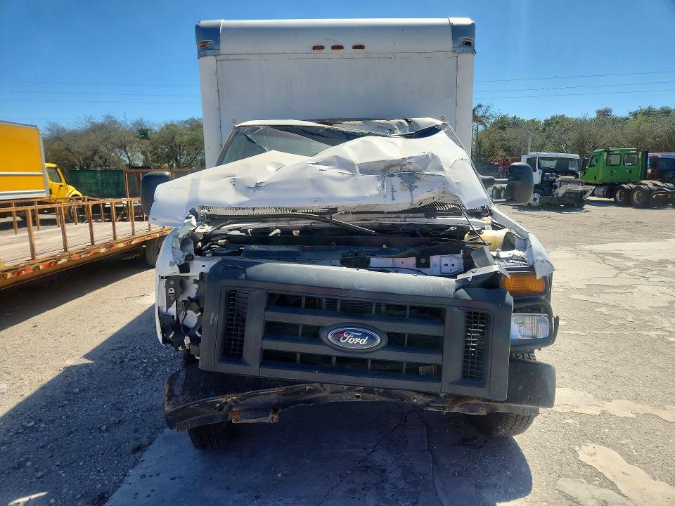 2016 Ford E350 box Truck