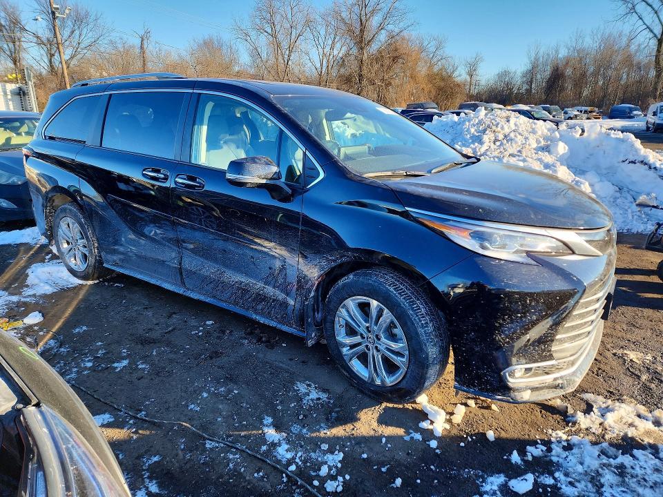 2023 Toyota Sienna Platinum 7-passenger