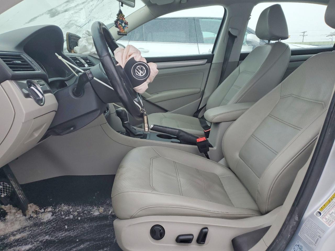 2015 Volkswagen Passat s