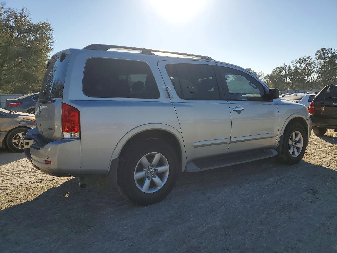 2013 Nissan Armada sv