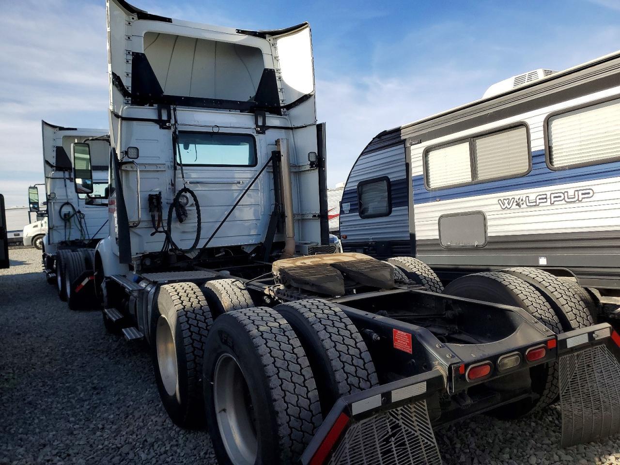 2020 Volvo VNR Semi Truck