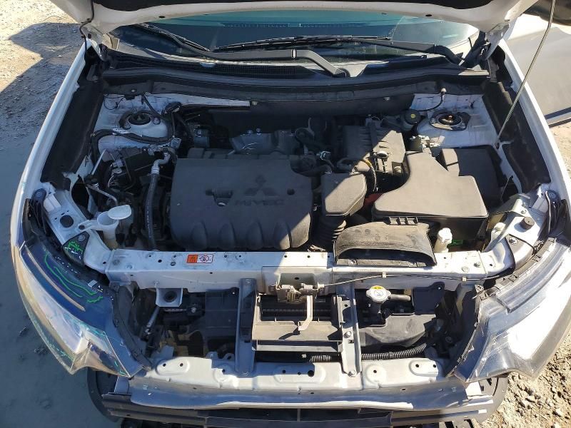 2019 Mitsubishi Outlander es