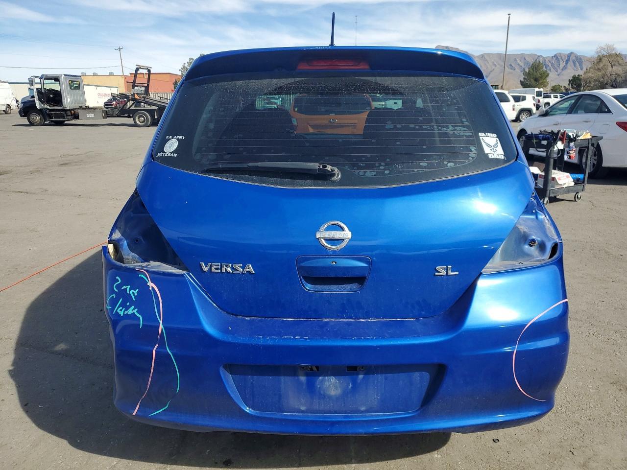 2010 Niss Versa s