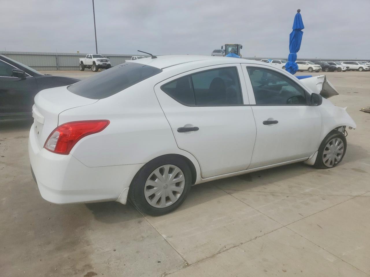 2015 Niss Versa 1.6 s
