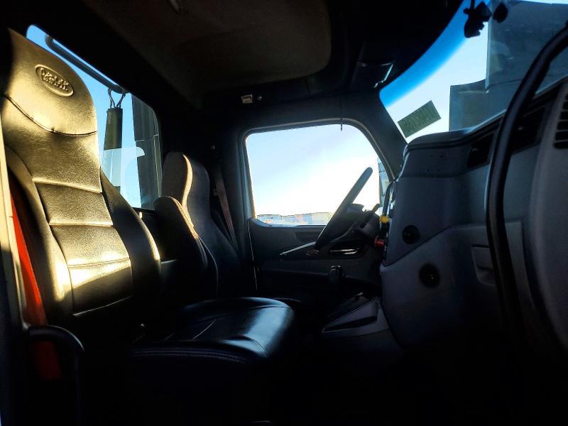 2017 Peterbilt 579-Semi Truck