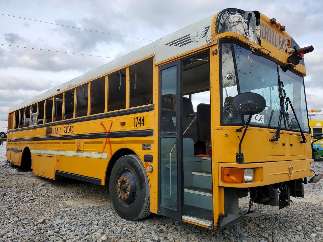 2004 International 2000 Serie-School Bus