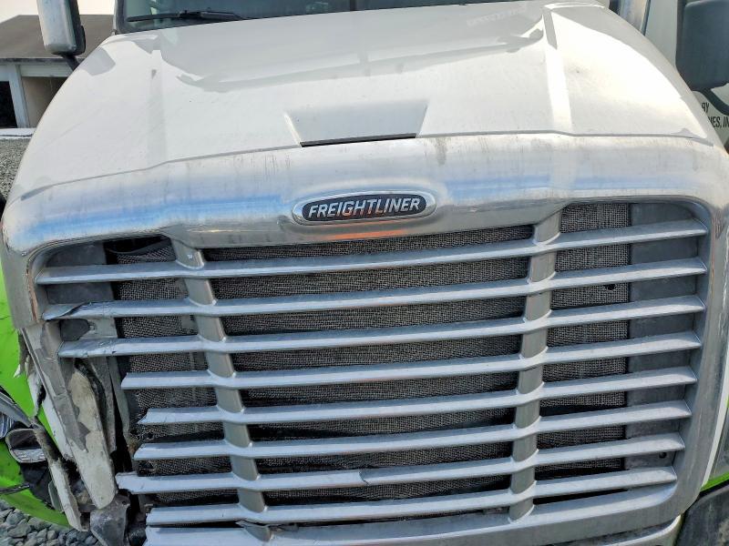 2016 Freigliner 2016 Freightliner Cascadia 1-semi Truck