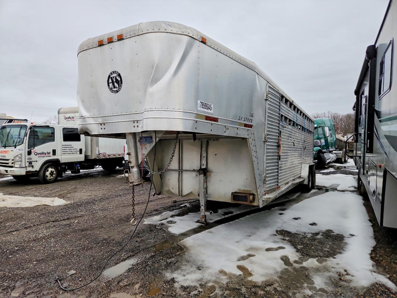 2000 Exxiss Livestock Trailer