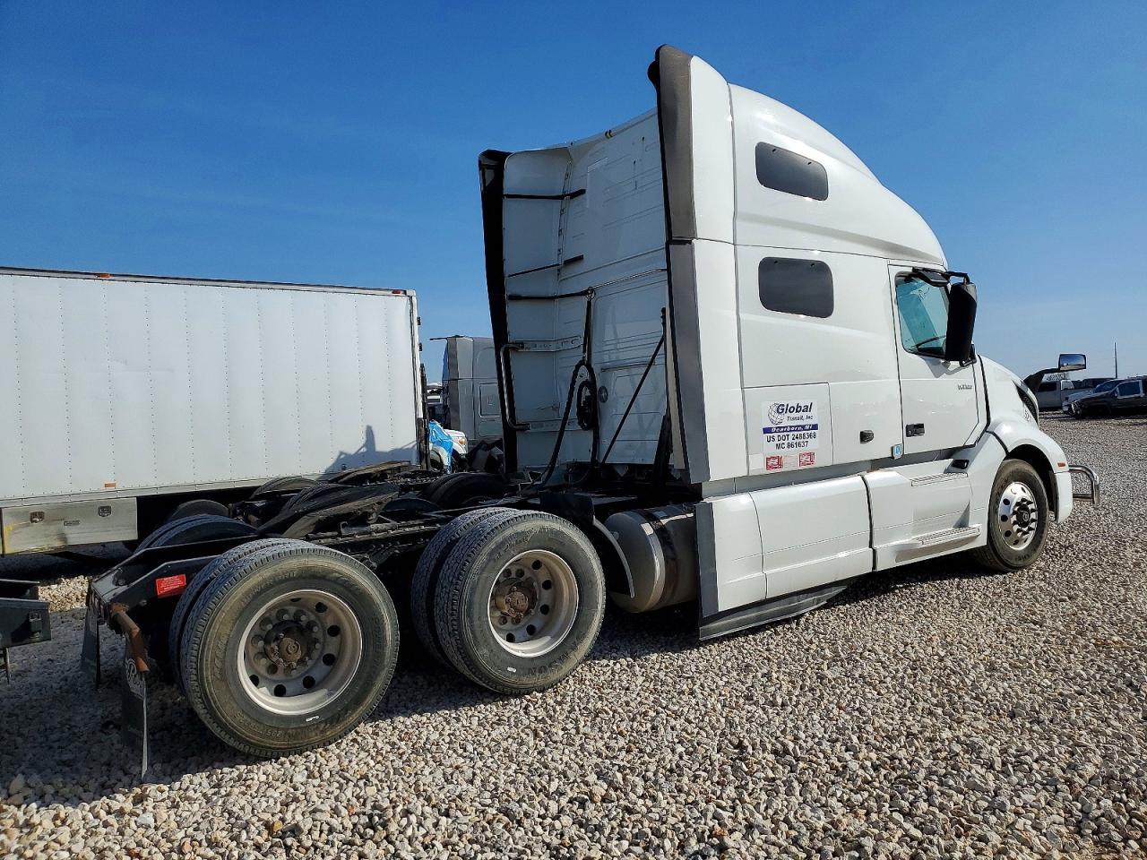 2019 Volv O VNL Semi Truck