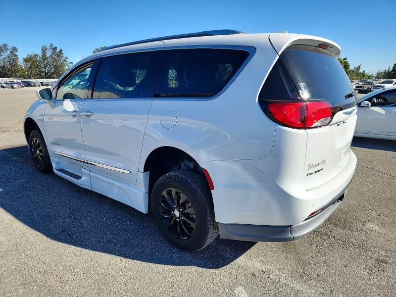 2018 Chrysler Pacifica Touring l