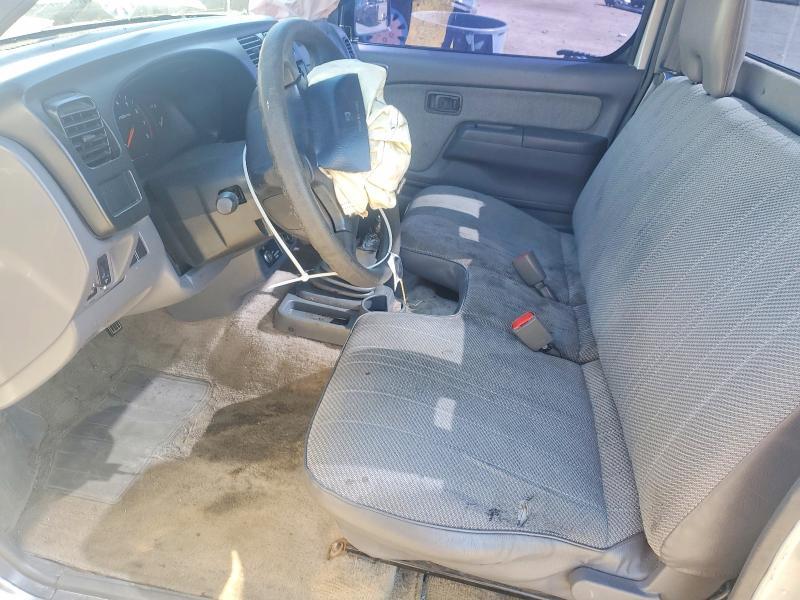 2000 Nissan Frontier xe